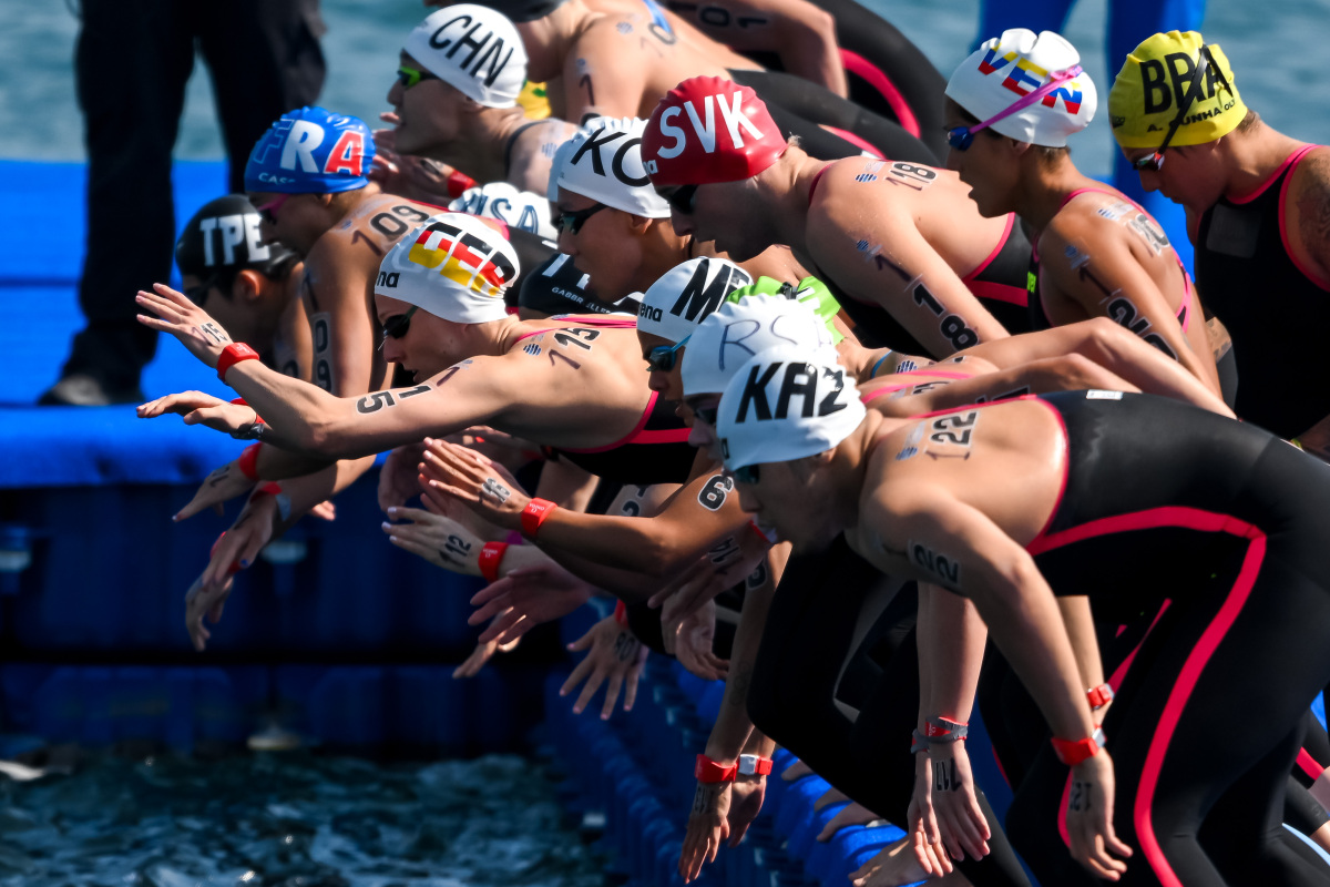 S15下注网站_球员们在赛场上展现出出色的技艺和毅力英语